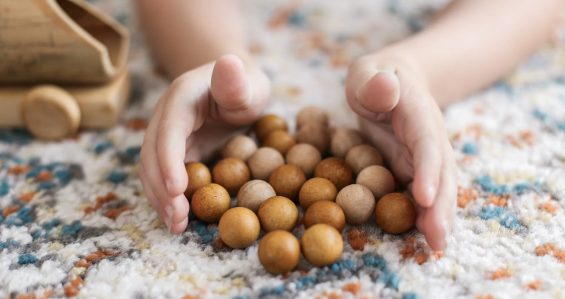 Qtoys 2 tone wooden balls (last set)